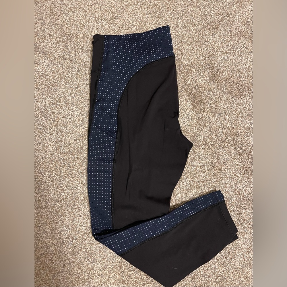 Athleta Ultimate Stash Pocket 7/8 Tight Leggings Laser cut